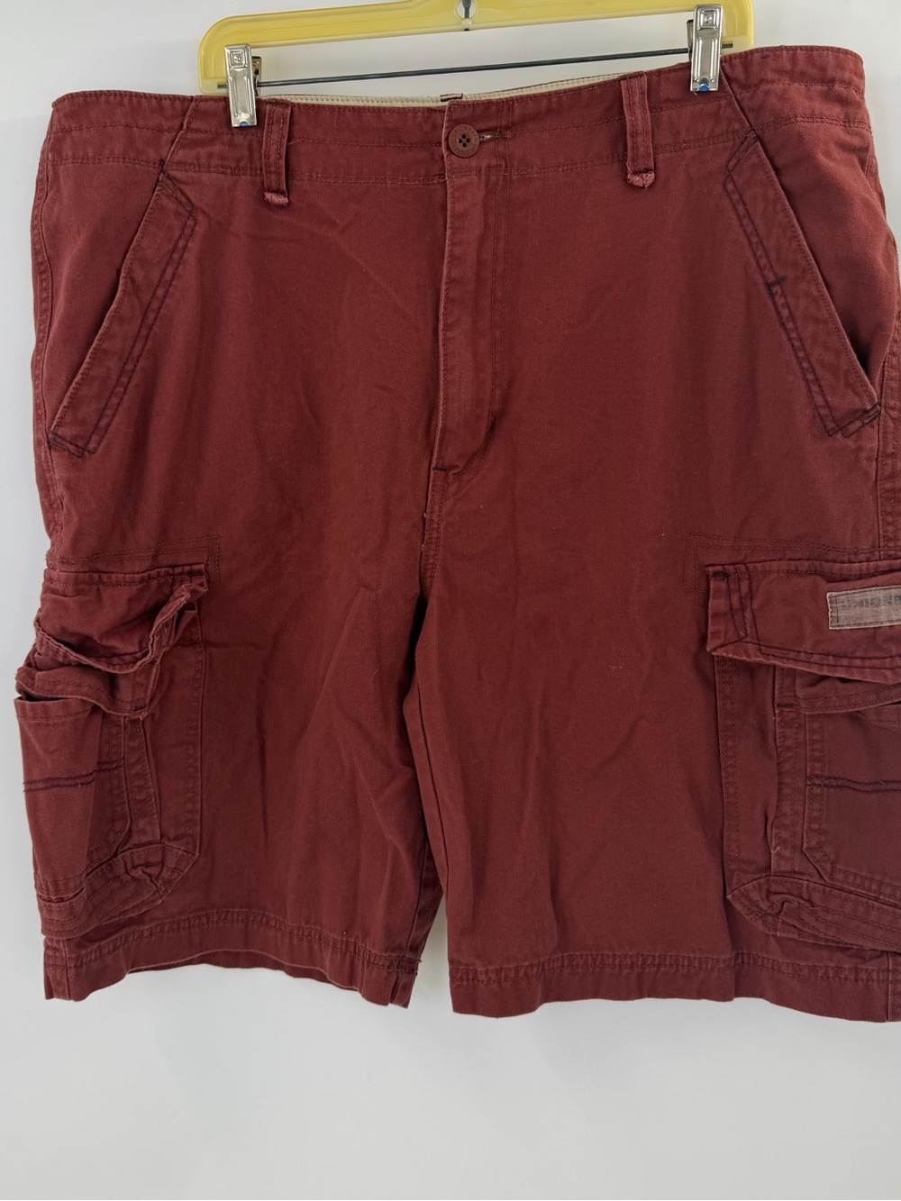 Unionbay Men’s Burgundy Cargo Shorts Size 42 Utility Casual Y2K